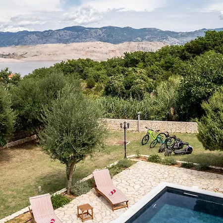 Holiday home Beautiful In Pag With Outdoor Swimming Pool