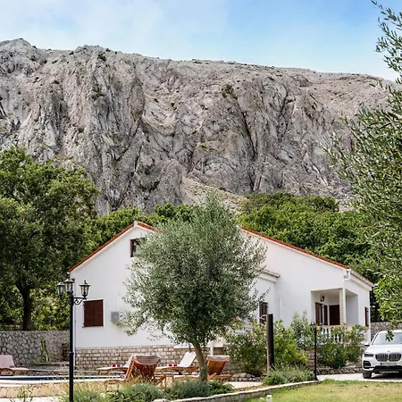 Beautiful In Pag With Outdoor Swimming Pool Holiday home *